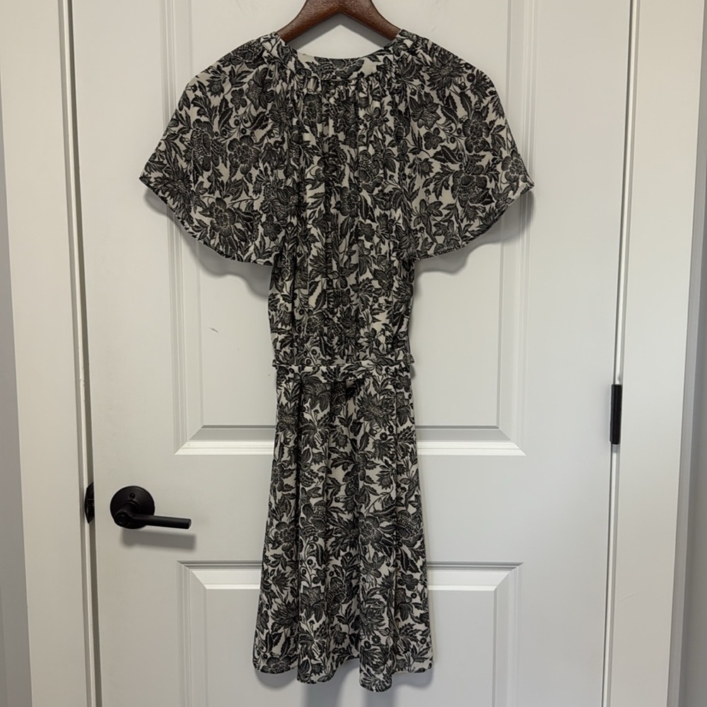 H&M Women’s V-Neck Chiffon Knee Length Floral Cream and Black Short Sleeve Small - Picture 6 of 6